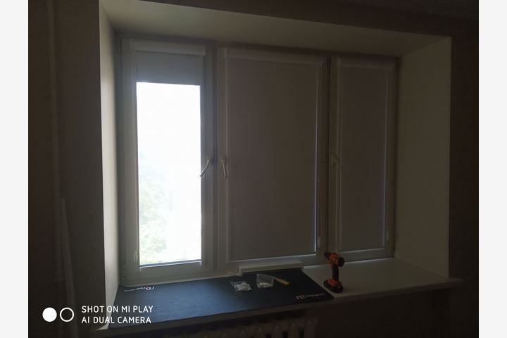 Рулонные шторы на створку окна