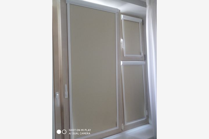 Рулонные шторы на створку окна