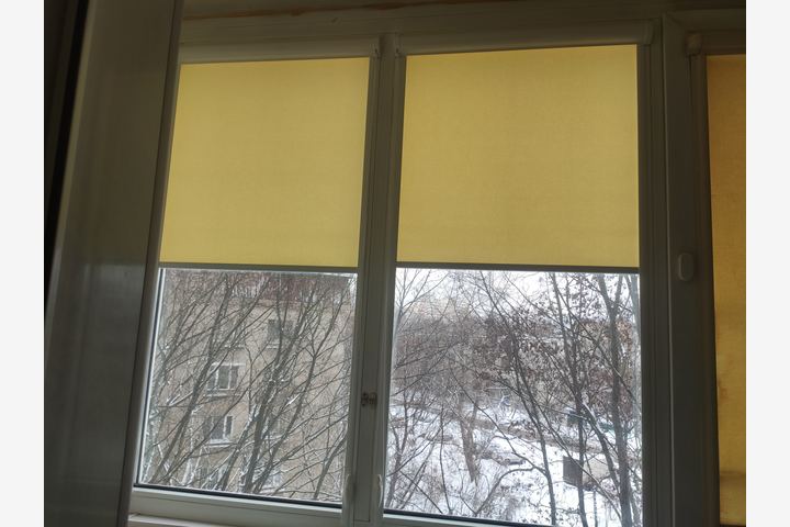Рулонные шторы на створку окна